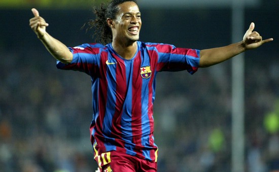 Barcelona tái “kí hợp đồng” với Ronaldinho