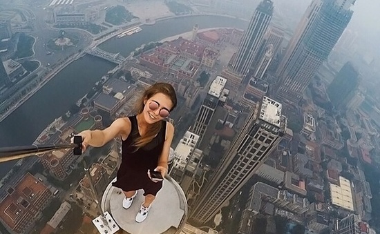 Ngỡ ngàng với những bức ảnh selfie "đỉnh" nhất đầu năm 2016
