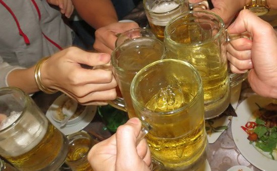 Việt Nam tiêu thụ 3.4 tỷ lít bia trong năm 2015