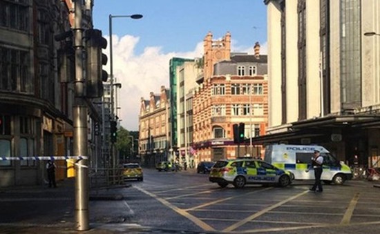 Cảnh sát Anh cho nổ tung ô tô khả nghi tại London