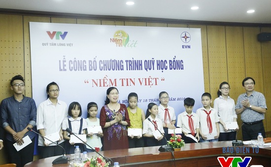 Quỹ Tấm lòng Việt ra mắt chương trình học bổng Niềm tin Việt