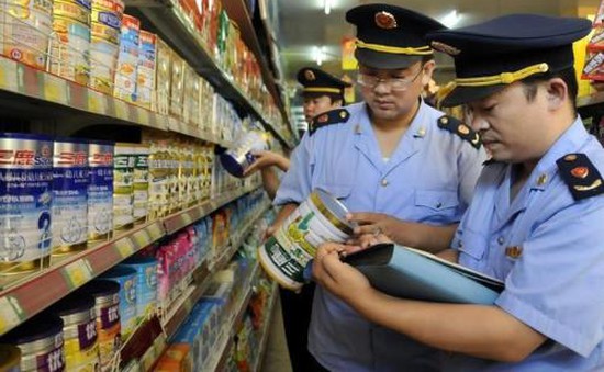 Trung Quốc thu giữ 100 tấn sữa bột hết hạn