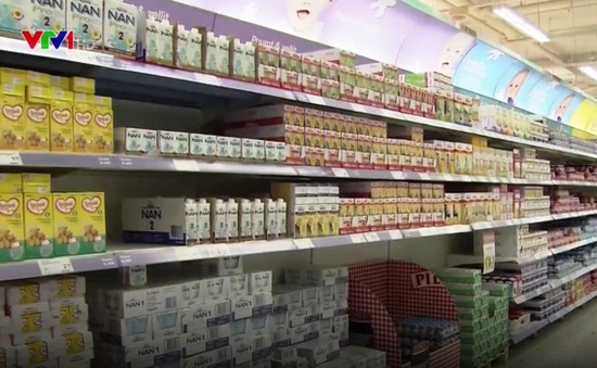 Nhật Bản xem xét lưu hành sữa công thức dạng lỏng