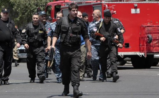 Armenia: Những kẻ khủng bố vẫn ngoan cố, không ra đầu hàng