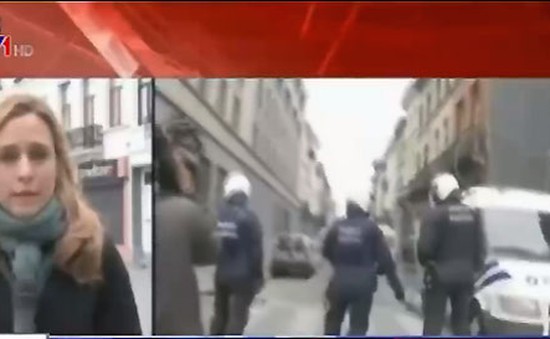 Nữ phóng viên bị tấn công khi ghi hình trực tiếp từ Molenbeek