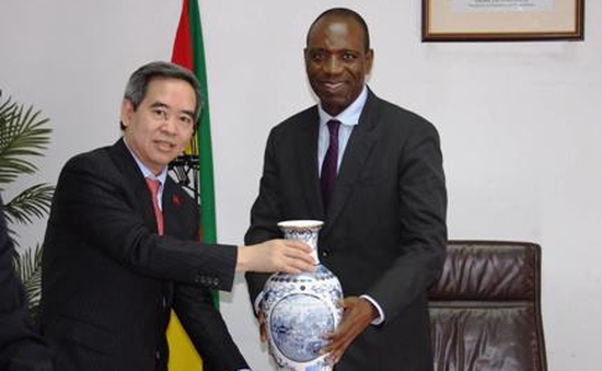 Đoàn đại biểu ĐCS Việt Nam thăm và làm việc tại Mozambique