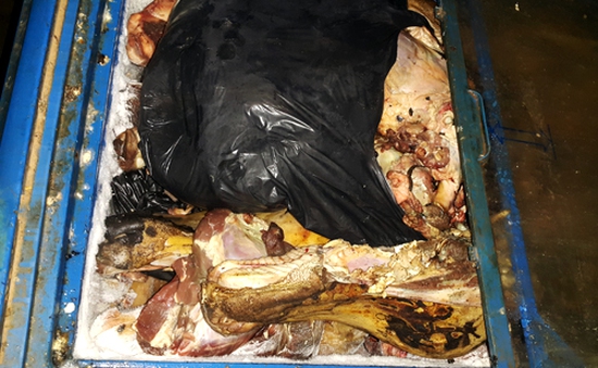 Bình Dương: Phát hiện cơ sở dùng hóa chất biến thịt bò thối thành thịt tươi