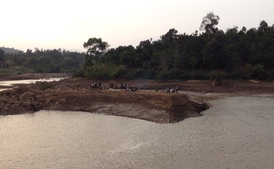 Lâm Đồng: Tìm kiếm các nạn nhân bị chìm thuyền trên hồ Đại Ninh