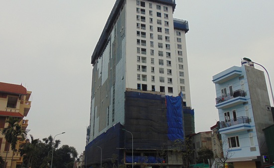 Tòa nhà 8B Lê Trực: Hoàn thành phá dỡ tầng 19