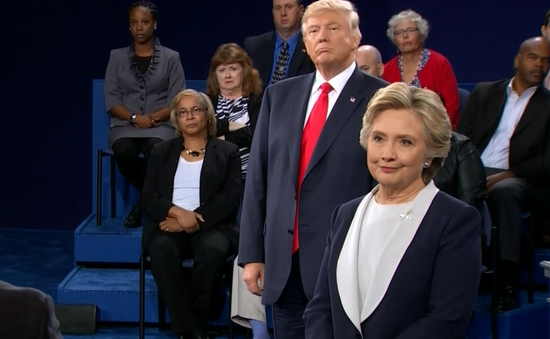 Hai ứng viên Tổng thống Mỹ tranh luận lần 2: Bà Hillary lấn lướt ông Trump