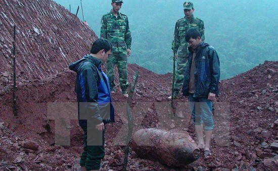 Di dời quả bom nặng hơn 350kg tại Quảng Bình