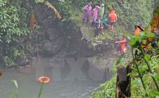Trượt chân rơi xuống thác Đam B’ri, một du khách mất tích