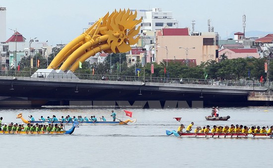 Đua thuyền truyền thống mở rộng năm 2016 tại Quảng Bình