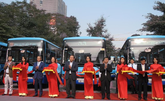 Hà Nội có thêm 2 tuyến xe bus được thay mới