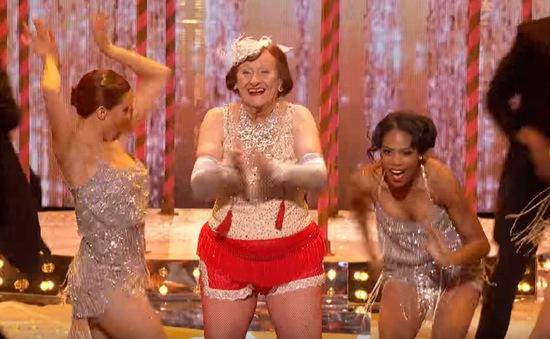 America's Got Talent: Cụ bà 90 tuổi tiếp tục gây "bão" bằng điệu nhảy sexy