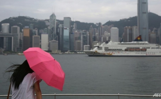 Bão Nida quét qua Hong Kong, hơn 150 chuyến bay bị hủy bỏ