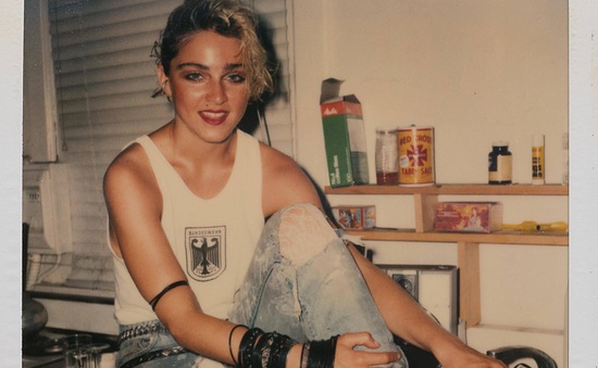 Madonna bụi bặm trong loạt ảnh polaroid hiếm thấy
