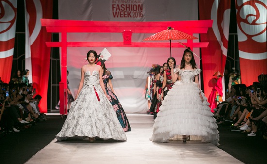 Sắc màu Nhật Bản "Tinh khôi" khép lại Tuần lễ thời trang quốc tế Việt Nam Thu - Đông 2016