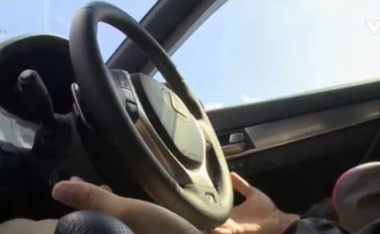 Xe tự lái gặp tai nạn: Người điều khiển không đọc kỹ hướng dẫn?