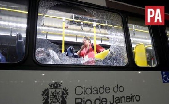 Brazil: Xe chở phóng viên tác nghiệp Olympic Rio 2016 bị tấn công