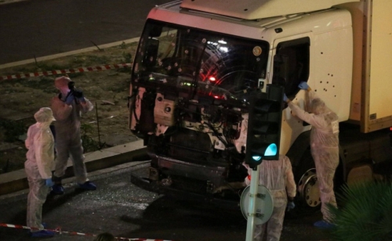 Cộng đồng Pháp tại Việt Nam bàng hoàng, đau xót sau vụ xe tải tấn công ở Nice