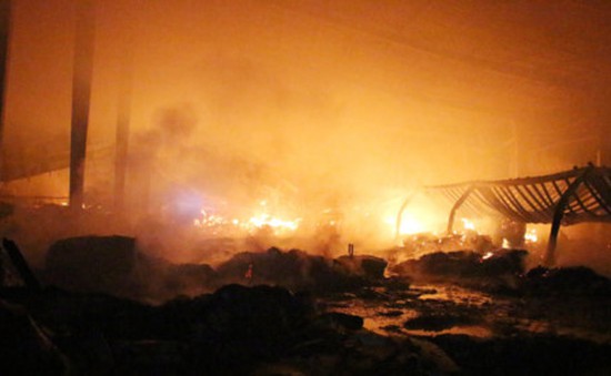 Cháy lớn tại công ty gỗ ở Bình Dương gây thiệt hại hàng tỷ đồng
