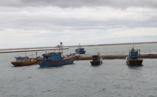 Cứu nạn 3 tàu bị chìm tại cảng Chương Dương, Hà Tĩnh