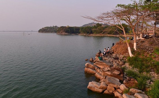 Đến Tây Ninh thưởng thức vẻ đẹp hồ Dầu Tiếng
