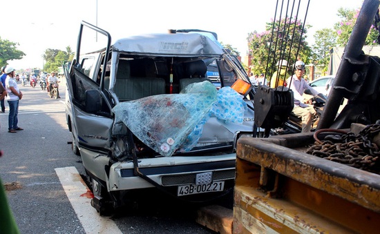 Xe khách chở gỗ gây tai nạn ở Quảng Nam hết hạn sử dụng