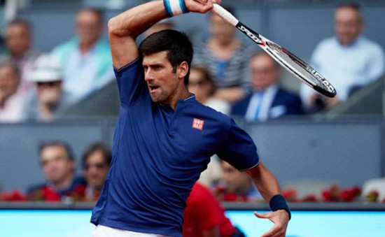 Novak Djokovic vào tứ kết Madrid mở rộng