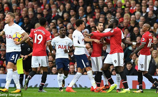 VIDEO: Man Utd suýt trừng phạt sai lầm của hàng thủ Tottenham