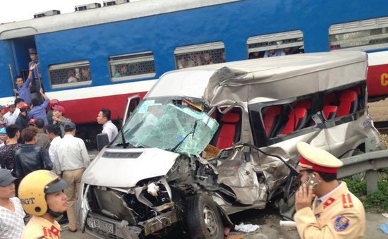 Tai nạn đường sắt ở Nam Định: Lái xe quay đầu tại đường ngang