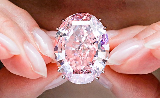 Viên kim cương hồng đắt nhất lịch sử đã có chủ