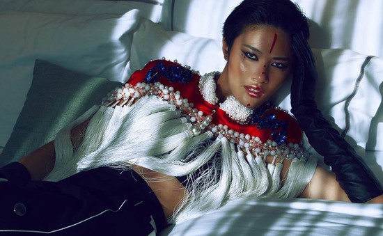 Quán quân Asia's Next Top Model "lột xác" đầy ma mị bí ẩn
