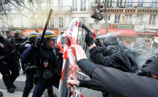 Pháp lo ngại về đụng độ ở trường học