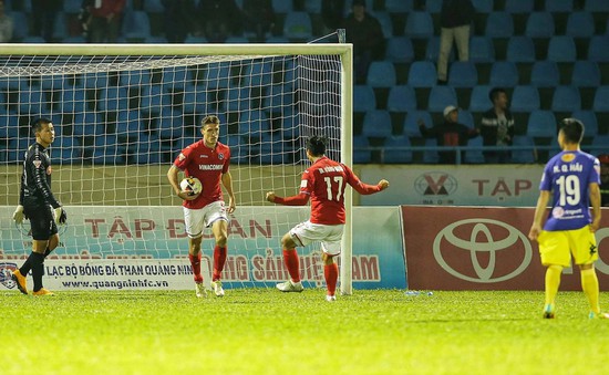 VIDEO: Dyachenko ghi 4 bàn, Than Quảng Ninh hòa kịch tính CLB Hà Nội