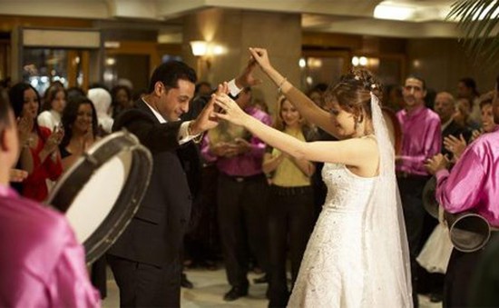 Ai Cập: Vượt qua khó khăn nhờ tiền mừng đám cưới
