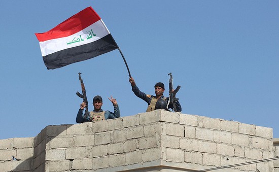 Cờ Iraq giương cao tại thành phố Mosul