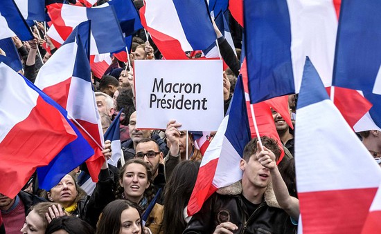 Nước Pháp vỡ òa chào đón Tổng thống trẻ nhất lịch sử