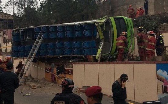 Tai nạn xe bus 2 tầng ở Peru, 8 người thiệt mạng