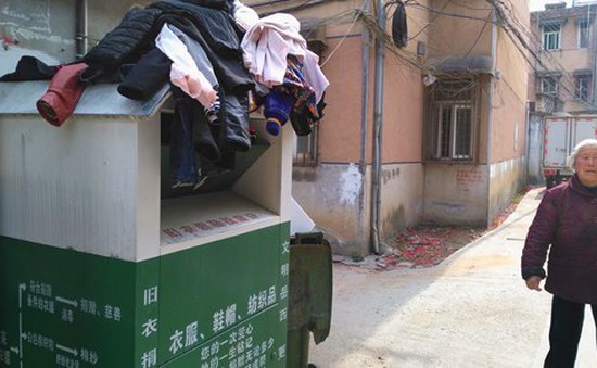 Trung Quốc: Phanh phui bê bối quyên góp quần áo từ thiện đem bán