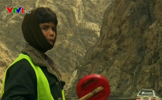 Chuyện những em nhỏ điều phối giao thông tại Afghanistan