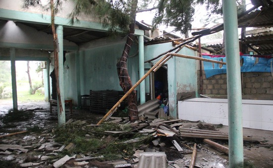 Bão số 4 gây thiệt hại nặng nề tại Quảng Bình và Quảng Trị