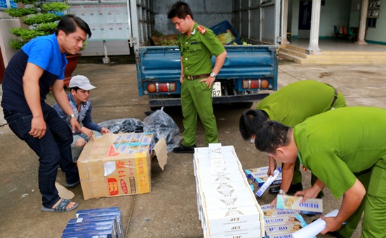 Quảng Ngãi: Truy bắt ô tô chở số lượng lớn thuốc lá lậu