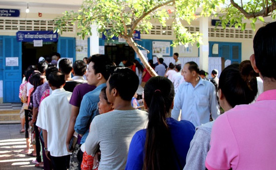 Cử tri Campuchia bỏ phiếu bầu Hội đồng xã, phường