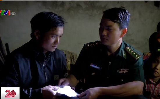 Lào Cai: Bộ đội biên phòng giúp học sinh nghèo đón năm học mới