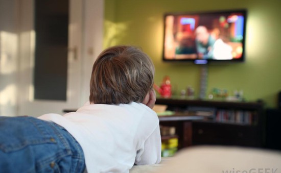 Trẻ  xem ti vi quá 3 giờ/ngày có nguy cơ mắc tiểu đường tuýp 2