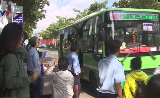 Giao thông thông thoáng trong ngày đầu di dời trạm xe bus Bến Thành