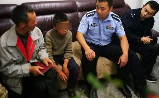 Trung Quốc: Bé trai 10 tuổi bỏ nhà lang thang 1 tháng vì bị bố đánh