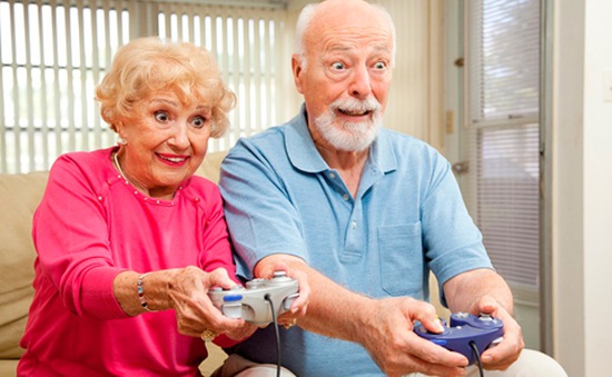 Trò chơi điện tử kết hợp vận động tốt cho não bộ người già